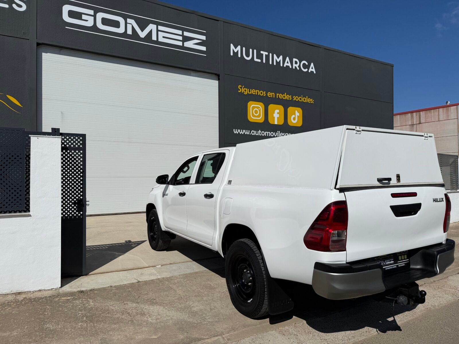 TOYOTA Hilux PICKUP 2.4 D-4D CABINA DOBLE GX
