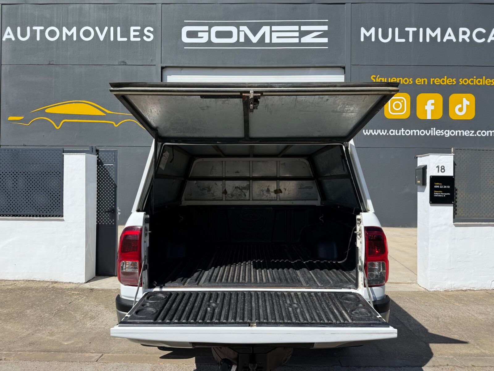 TOYOTA Hilux PICKUP 2.4 D-4D CABINA DOBLE GX