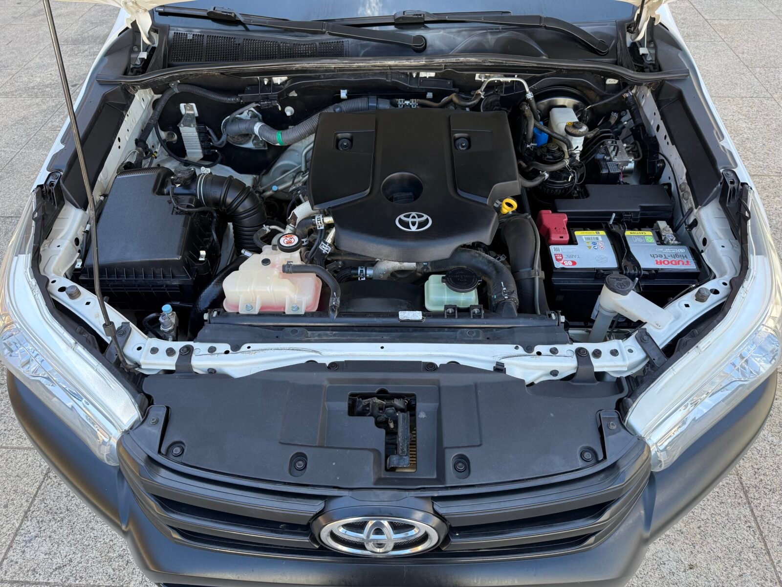 TOYOTA Hilux PICKUP 2.4 D-4D CABINA DOBLE GX
