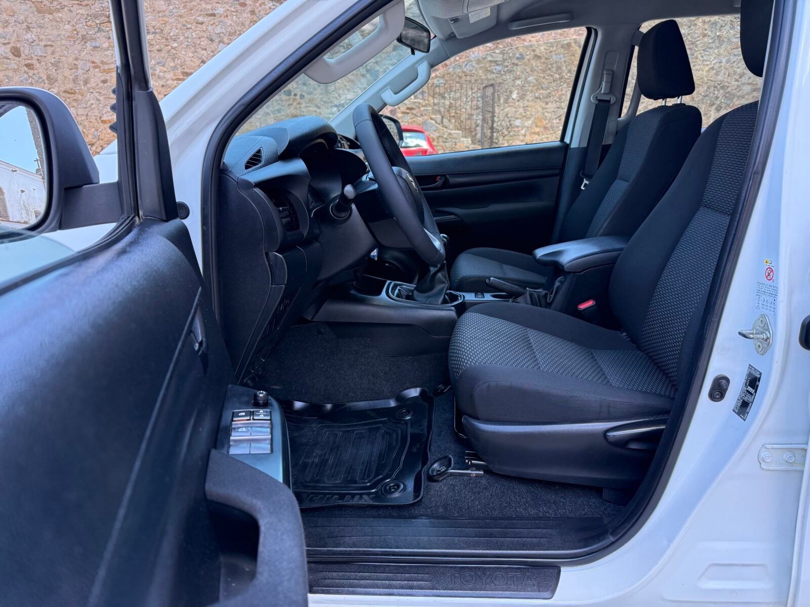 TOYOTA Hilux PICKUP 2.4 D-4D CABINA DOBLE GX