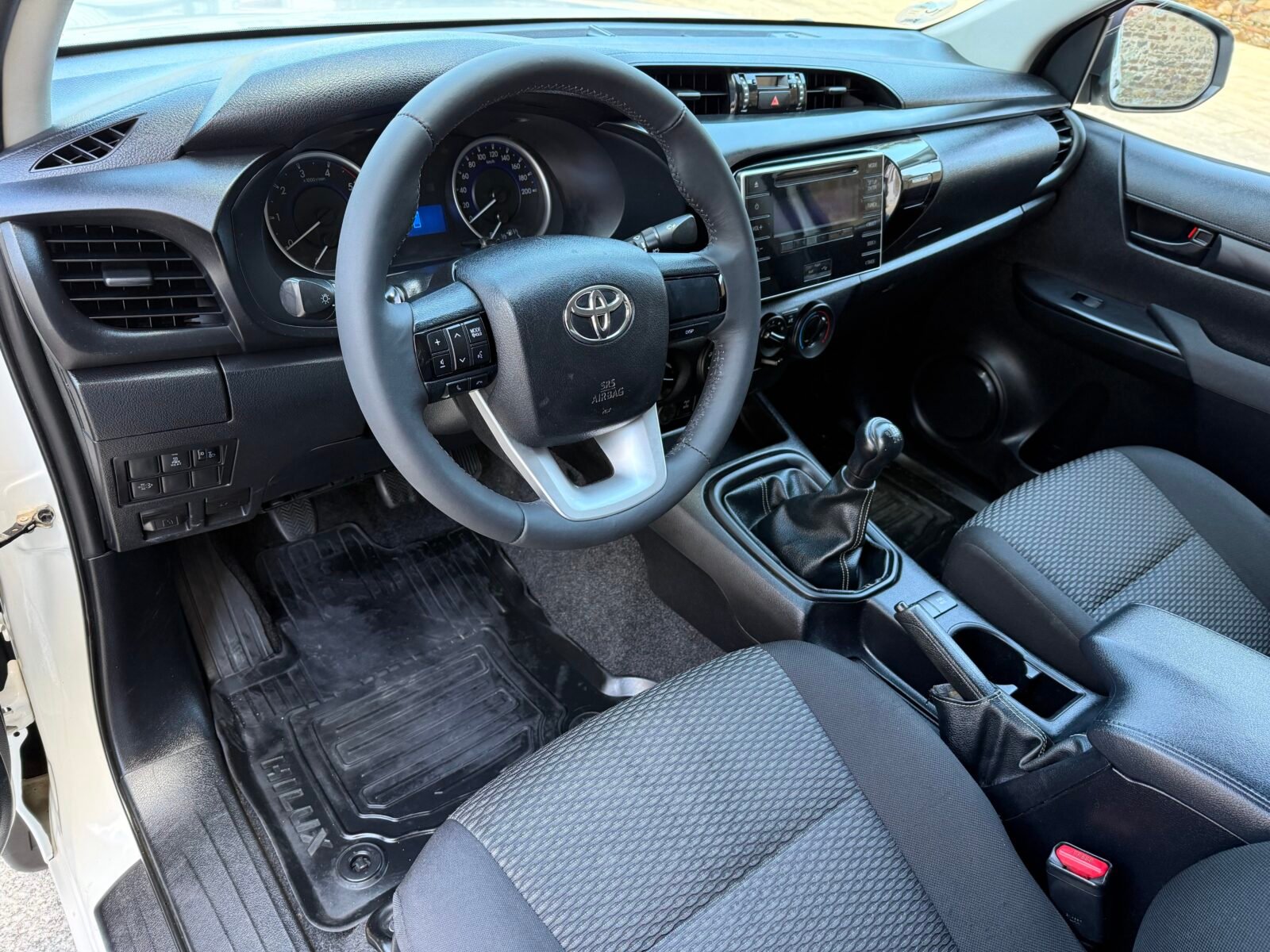 TOYOTA Hilux PICKUP 2.4 D-4D CABINA DOBLE GX