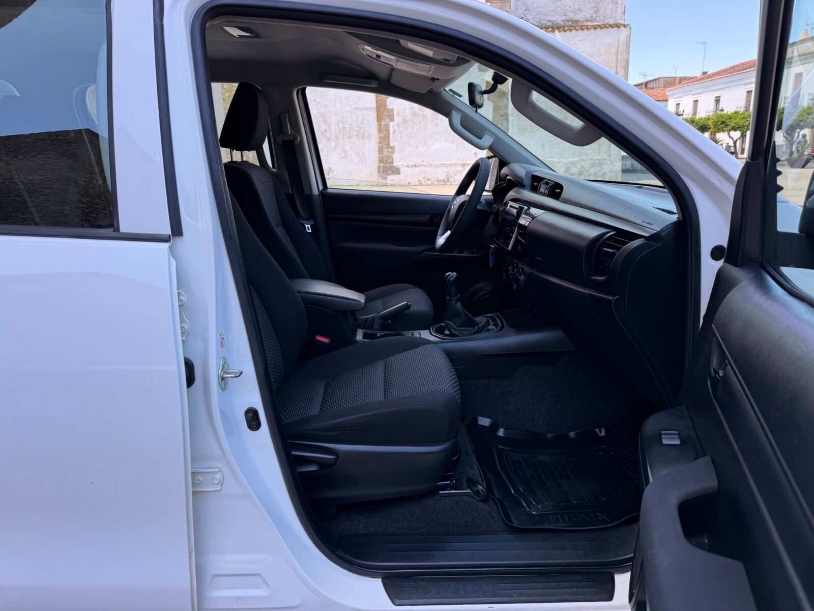 TOYOTA Hilux PICKUP 2.4 D-4D CABINA DOBLE GX