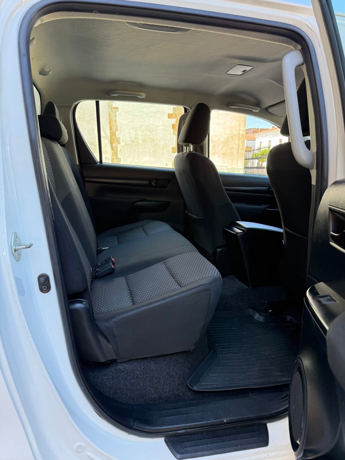 TOYOTA Hilux PICKUP 2.4 D-4D CABINA DOBLE GX
