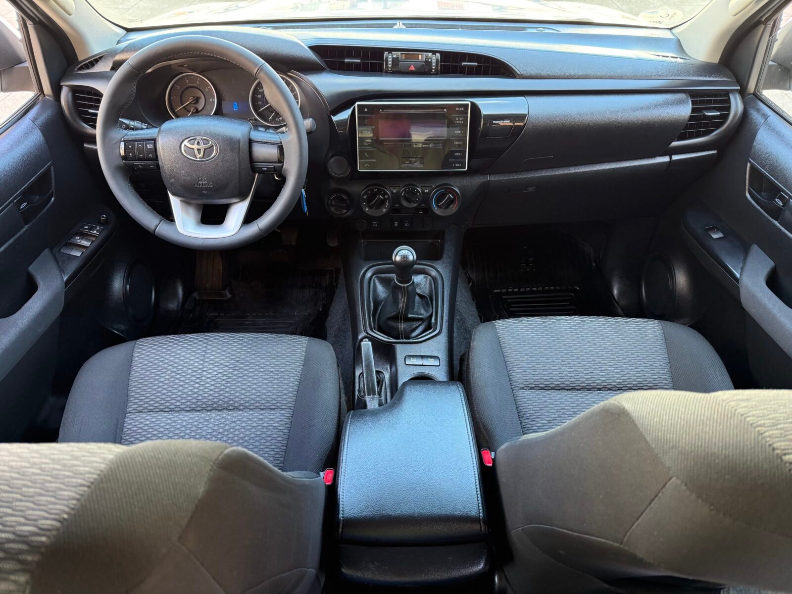 TOYOTA Hilux PICKUP 2.4 D-4D CABINA DOBLE GX