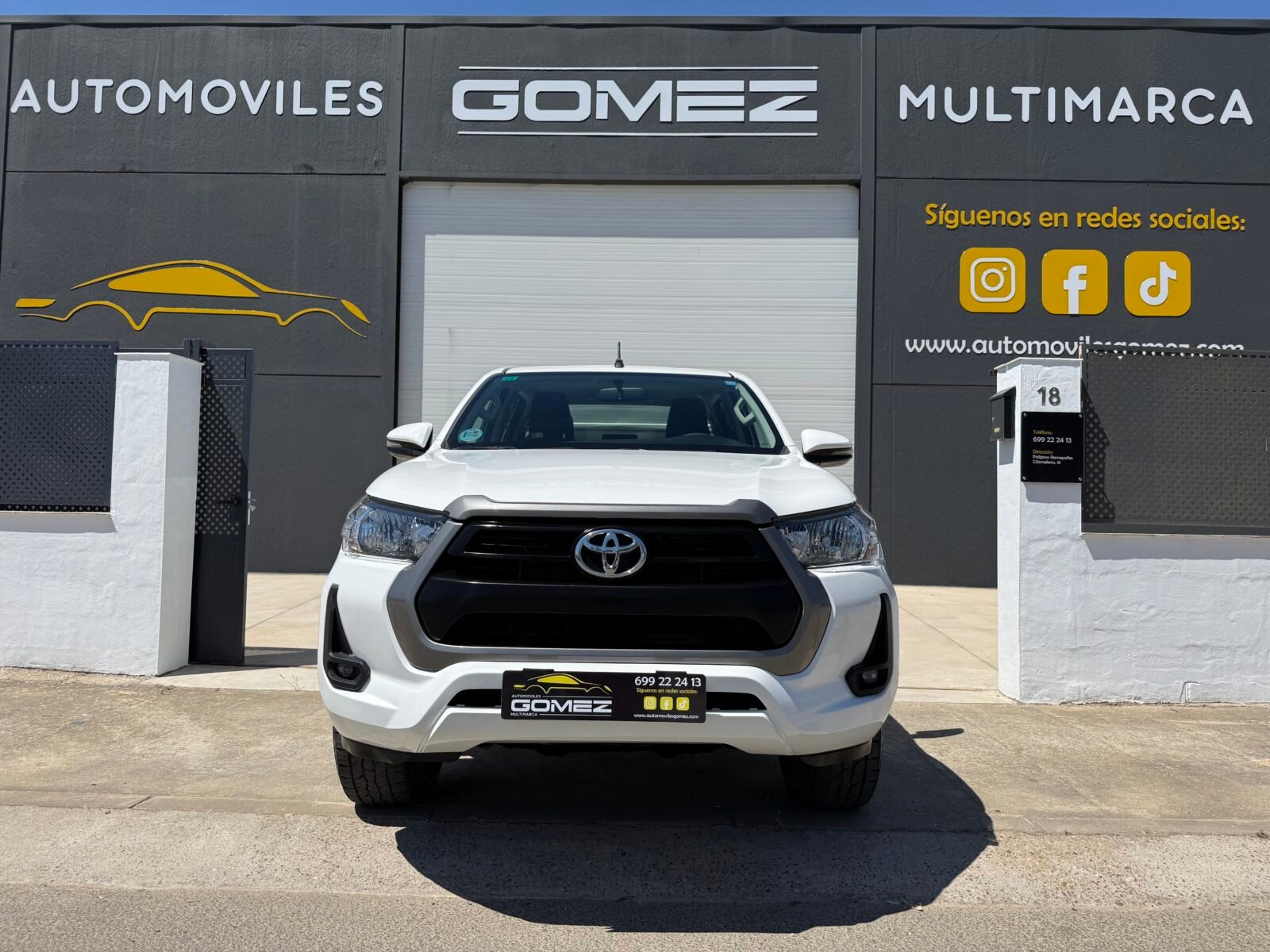 TOYOTA Hilux PICKUP 2.4 D-4D CABINA DOBLE GX