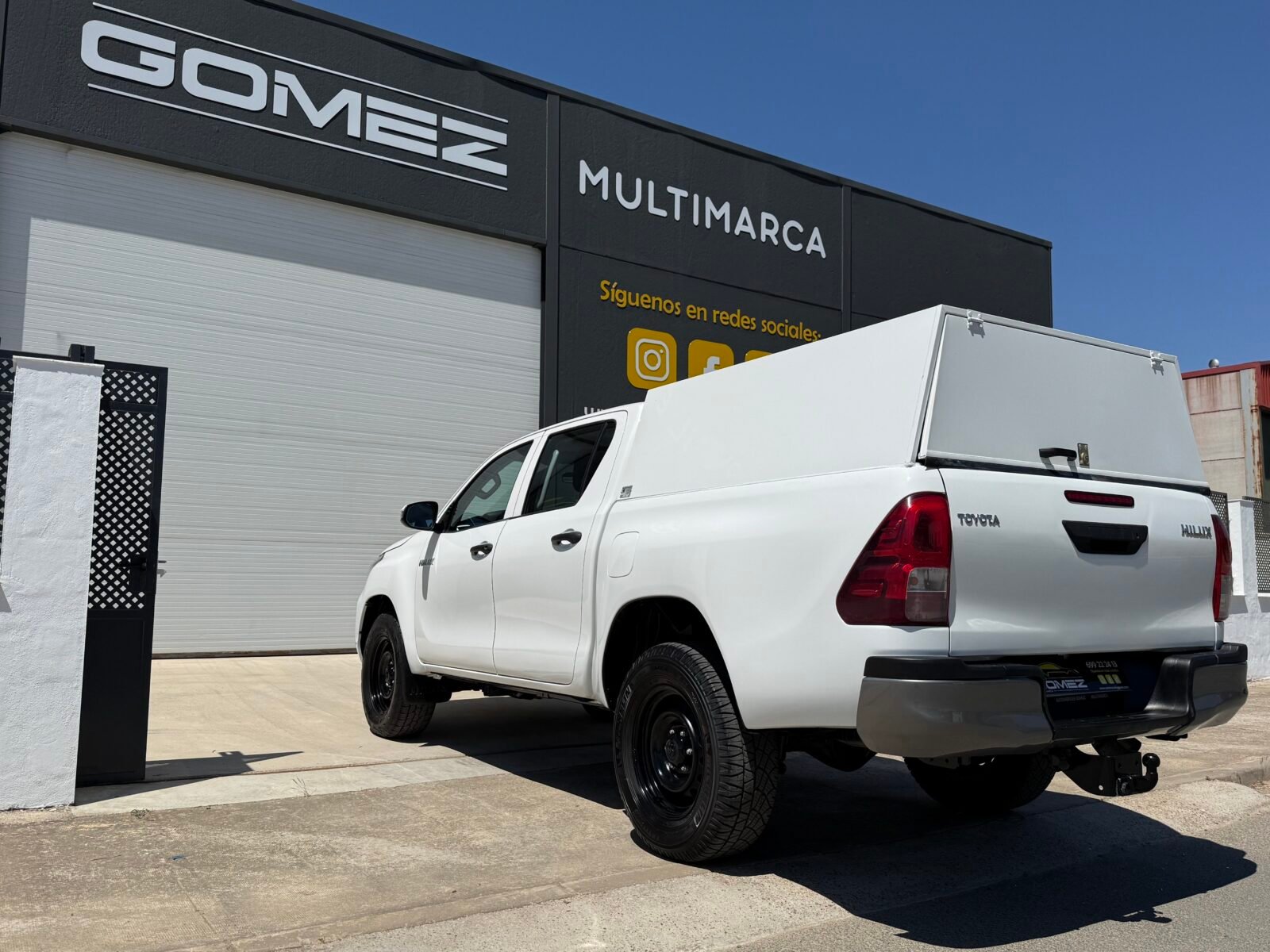 TOYOTA Hilux PICKUP 2.4 D-4D CABINA DOBLE GX