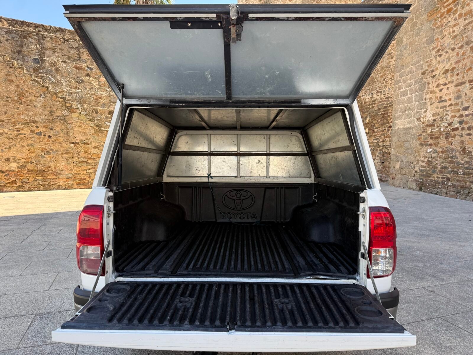 TOYOTA Hilux PICKUP 2.4 D-4D CABINA DOBLE GX