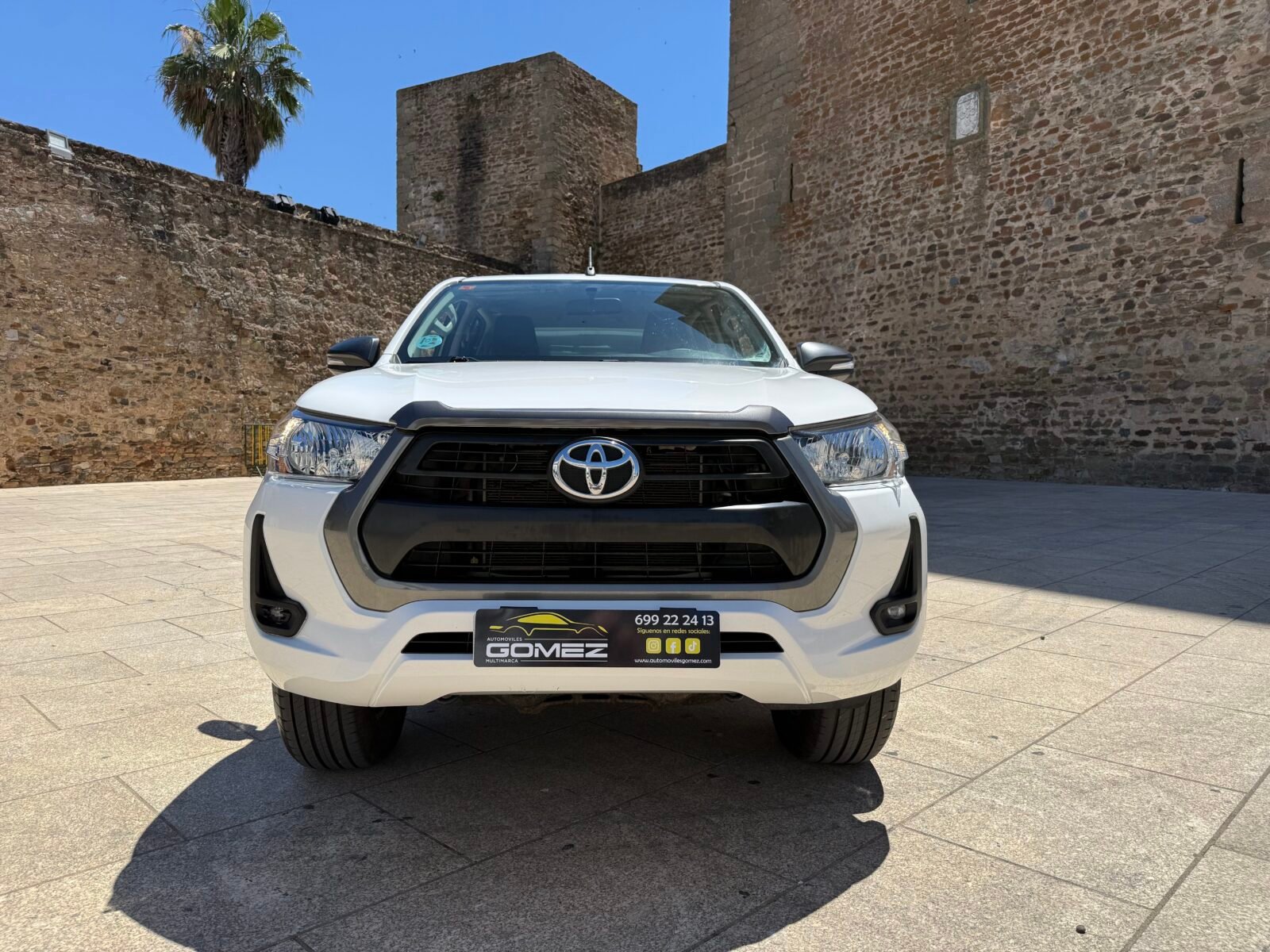 TOYOTA Hilux PICKUP 2.4 D-4D CABINA DOBLE GX