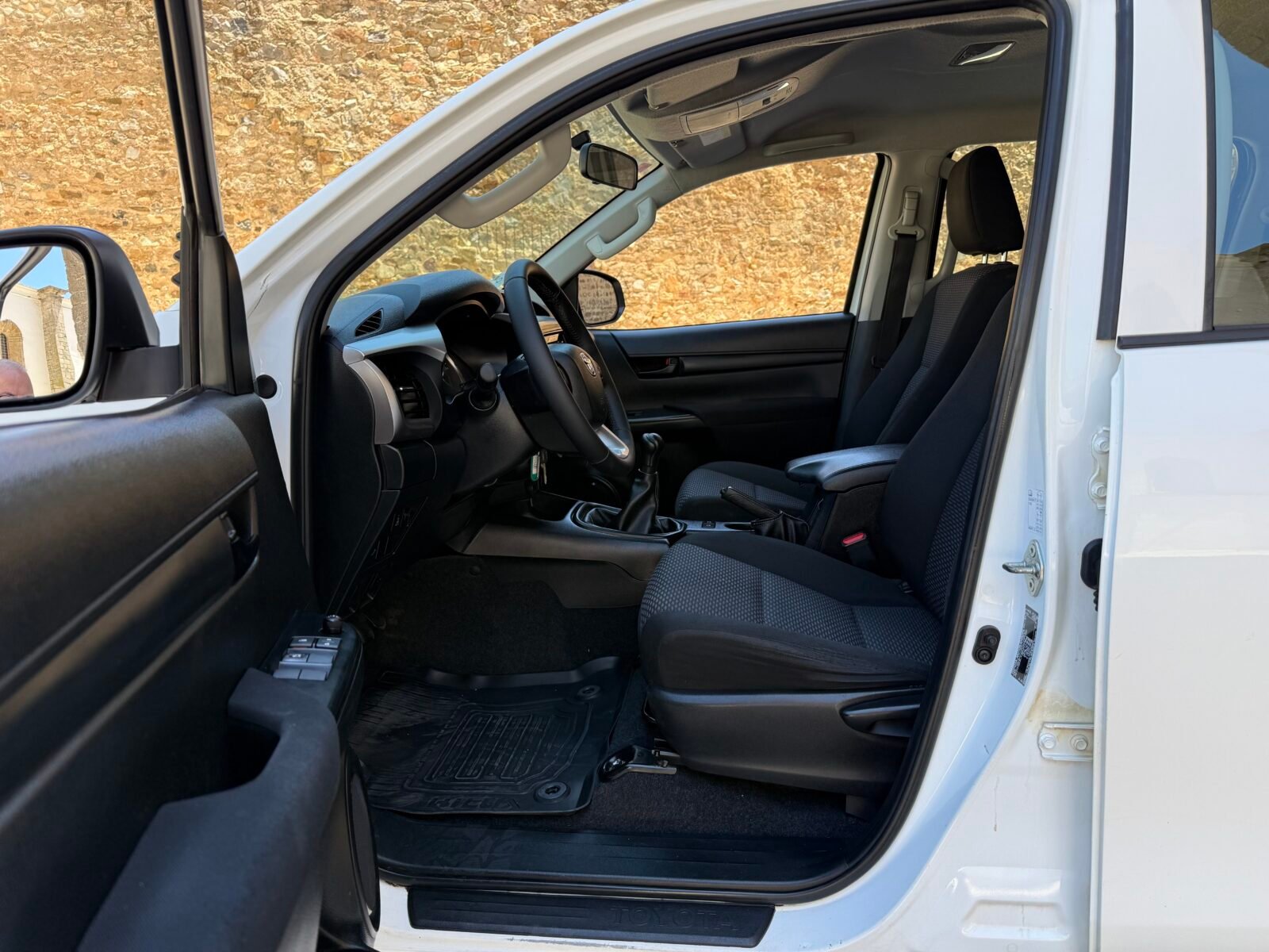TOYOTA Hilux PICKUP 2.4 D-4D CABINA DOBLE GX