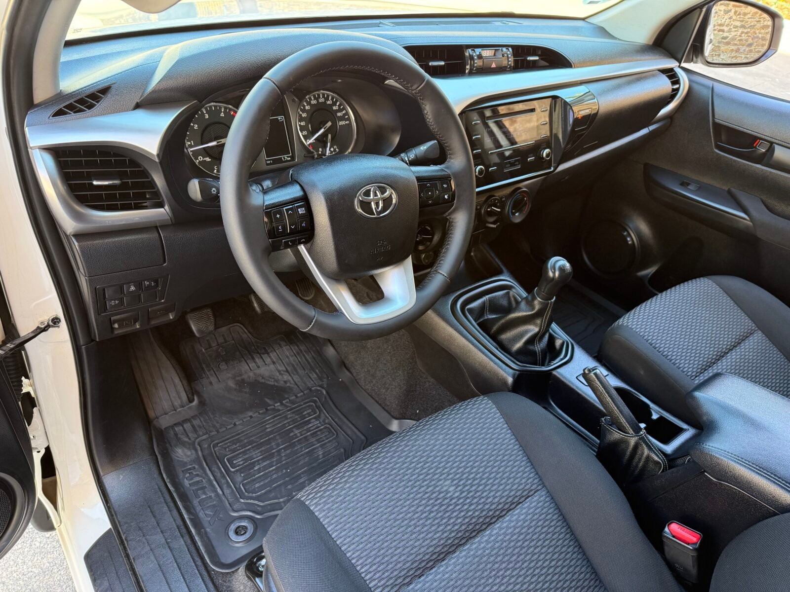 TOYOTA Hilux PICKUP 2.4 D-4D CABINA DOBLE GX