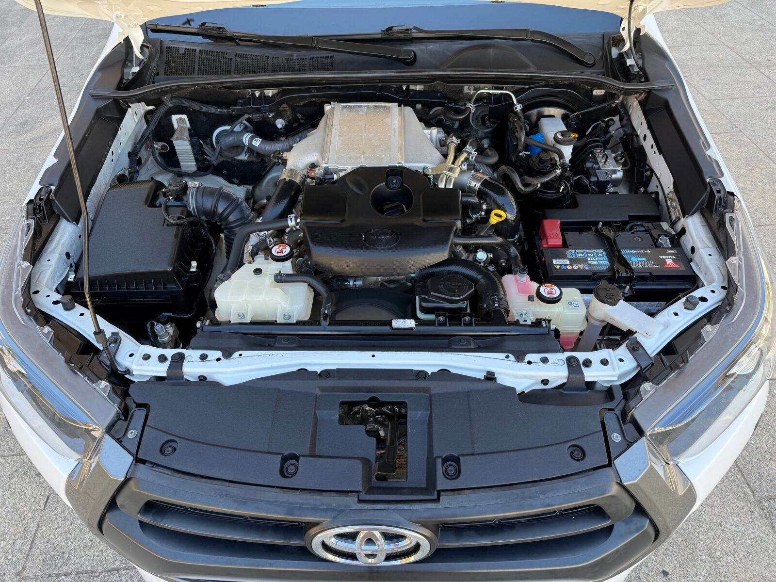 TOYOTA Hilux PICKUP 2.4 D-4D CABINA DOBLE GX