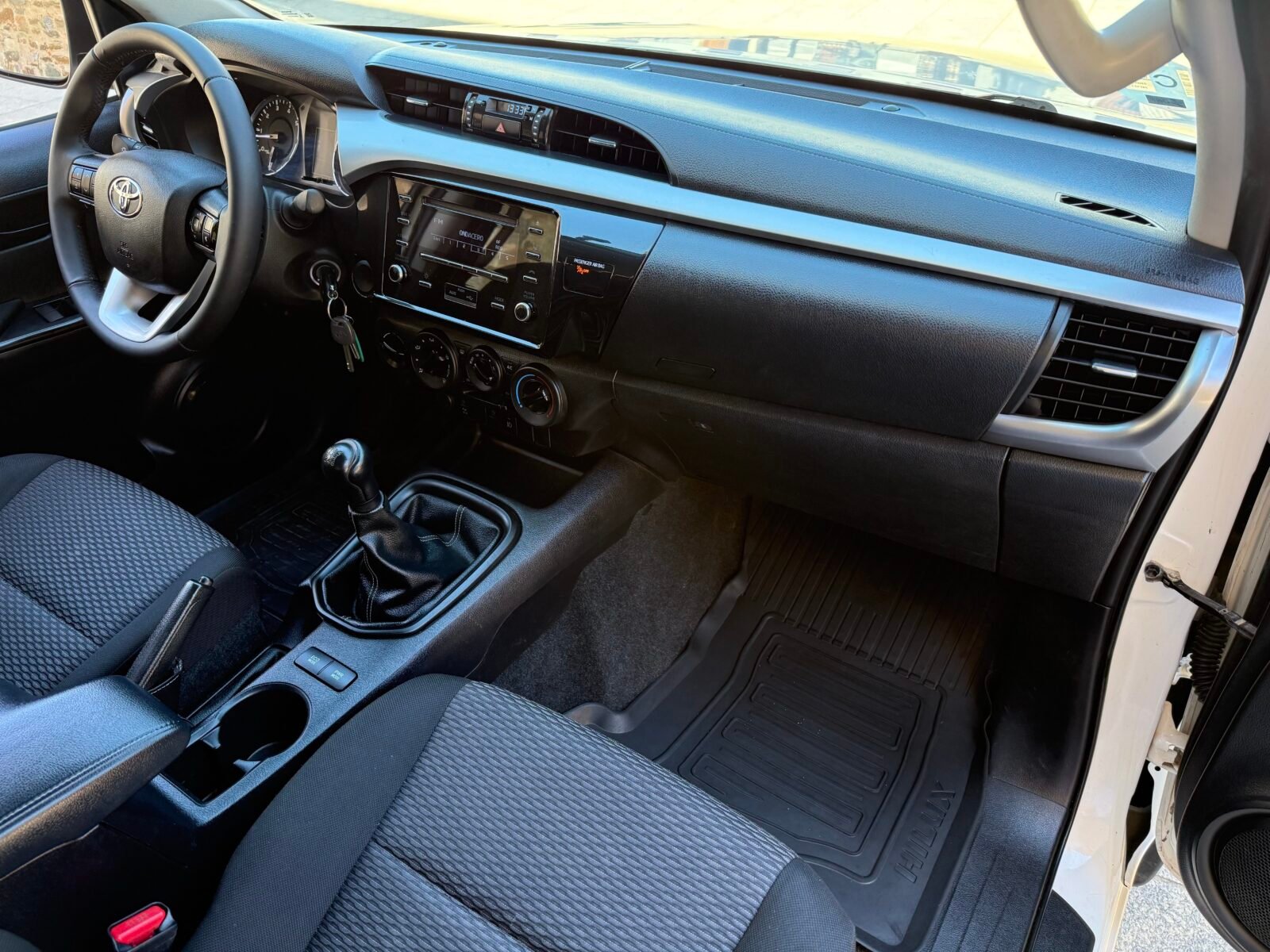 TOYOTA Hilux PICKUP 2.4 D-4D CABINA DOBLE GX