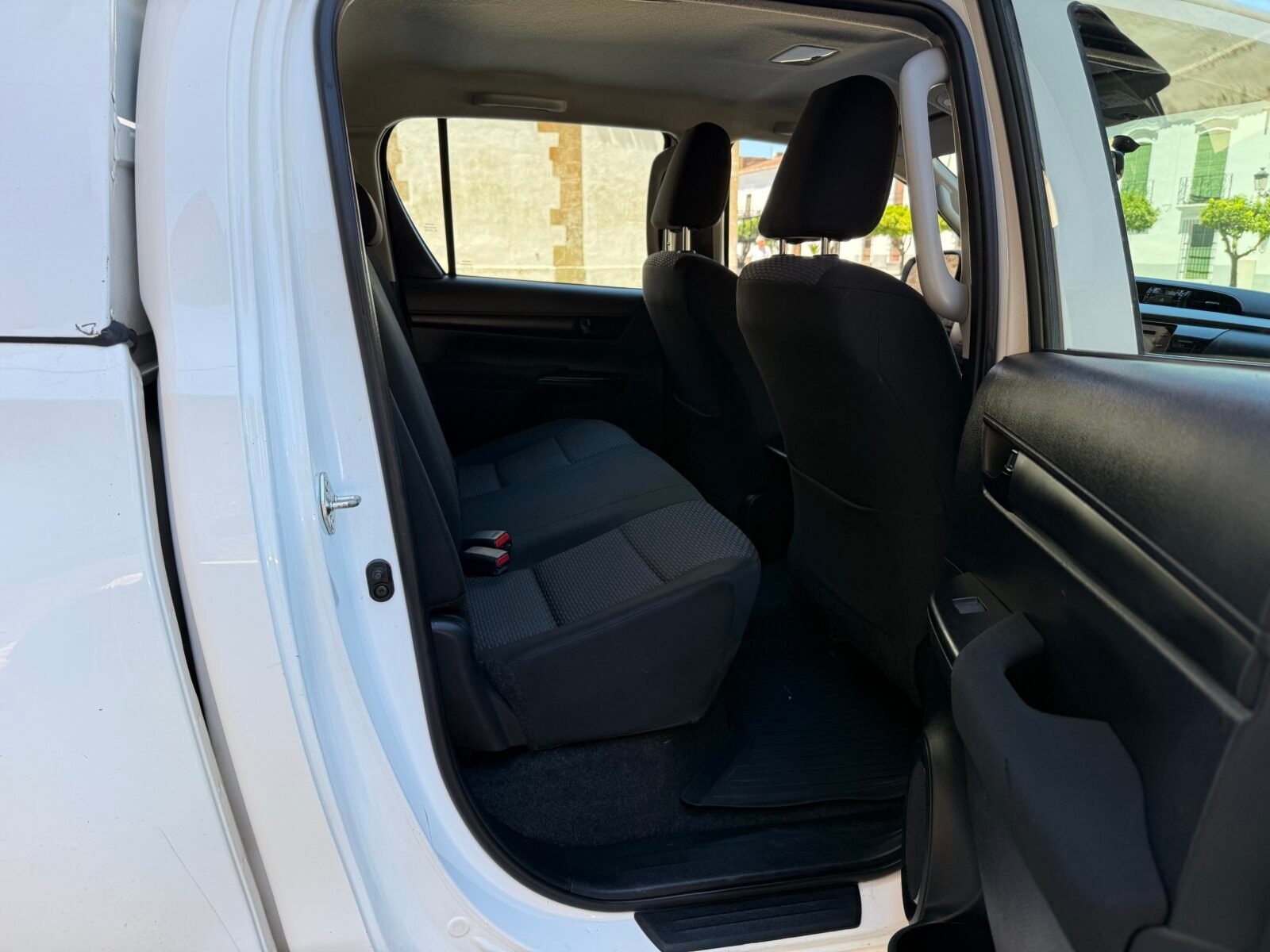 TOYOTA Hilux PICKUP 2.4 D-4D CABINA DOBLE GX