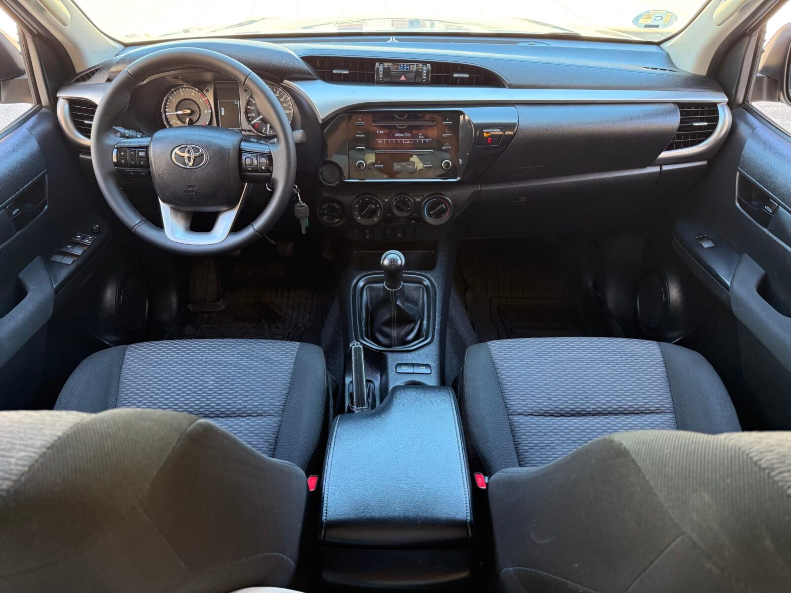 TOYOTA Hilux PICKUP 2.4 D-4D CABINA DOBLE GX