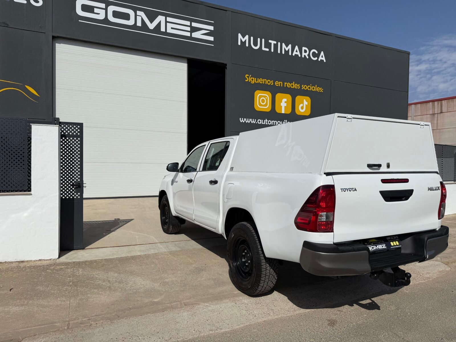 TOYOTA Hilux PICKUP 2.4 D-4D CABINA DOBLE GX 