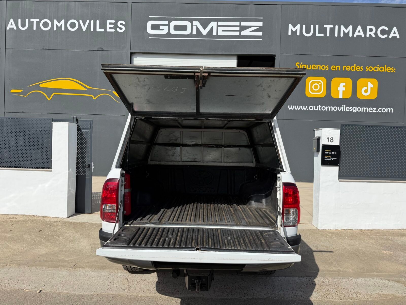 TOYOTA Hilux PICKUP 2.4 D-4D CABINA DOBLE GX 