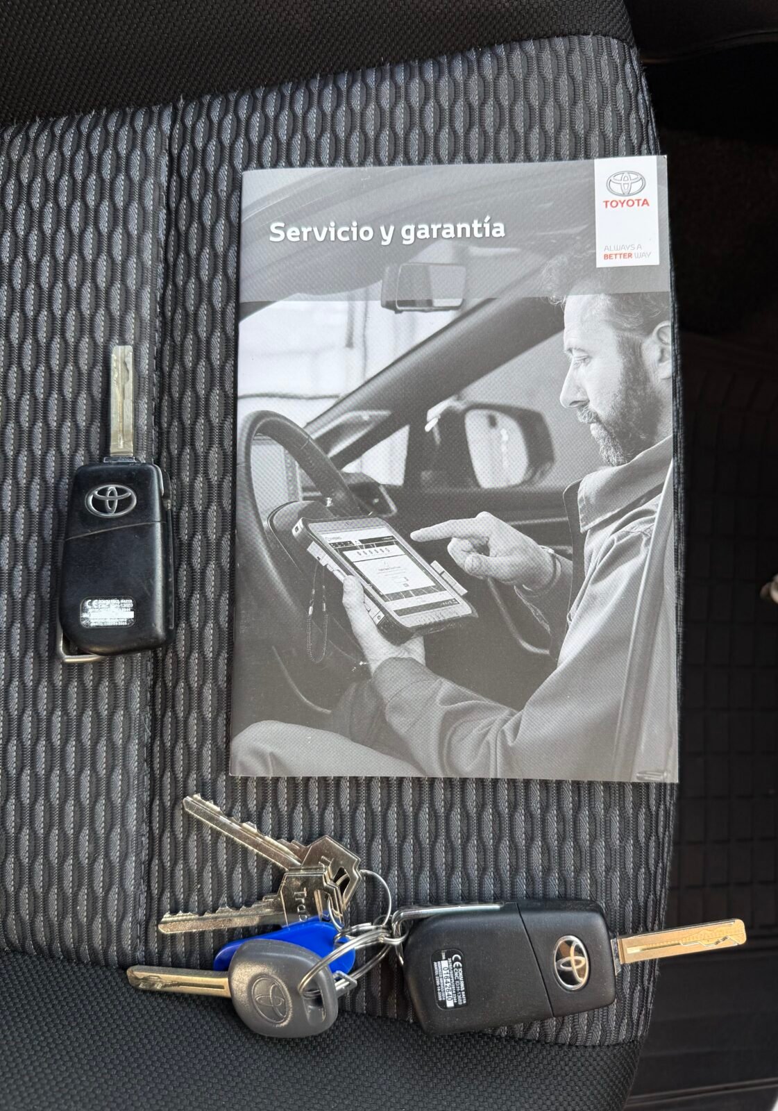 TOYOTA Hilux PICKUP 2.4 D-4D CABINA DOBLE GX 