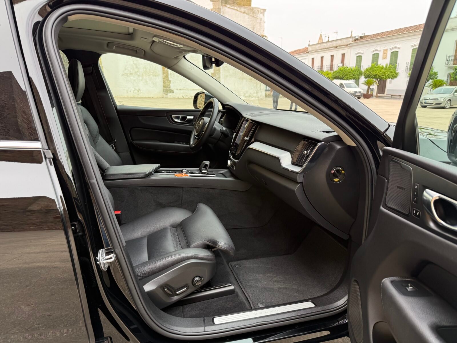 VOLVO XC60 2.0 B4 D Momentum Pro Auto Techo 