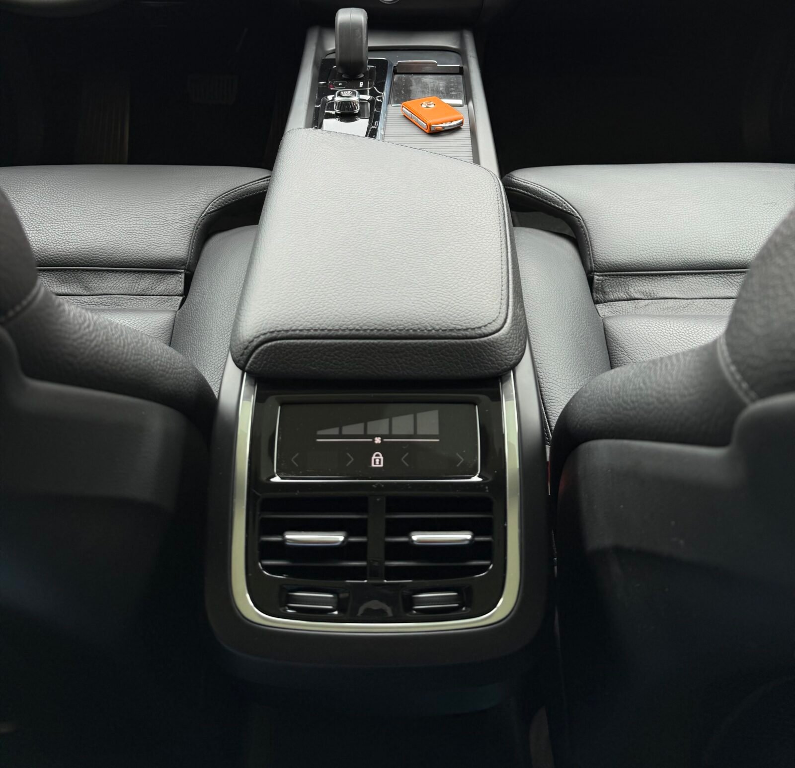 VOLVO XC60 2.0 B4 D Momentum Pro Auto Techo 