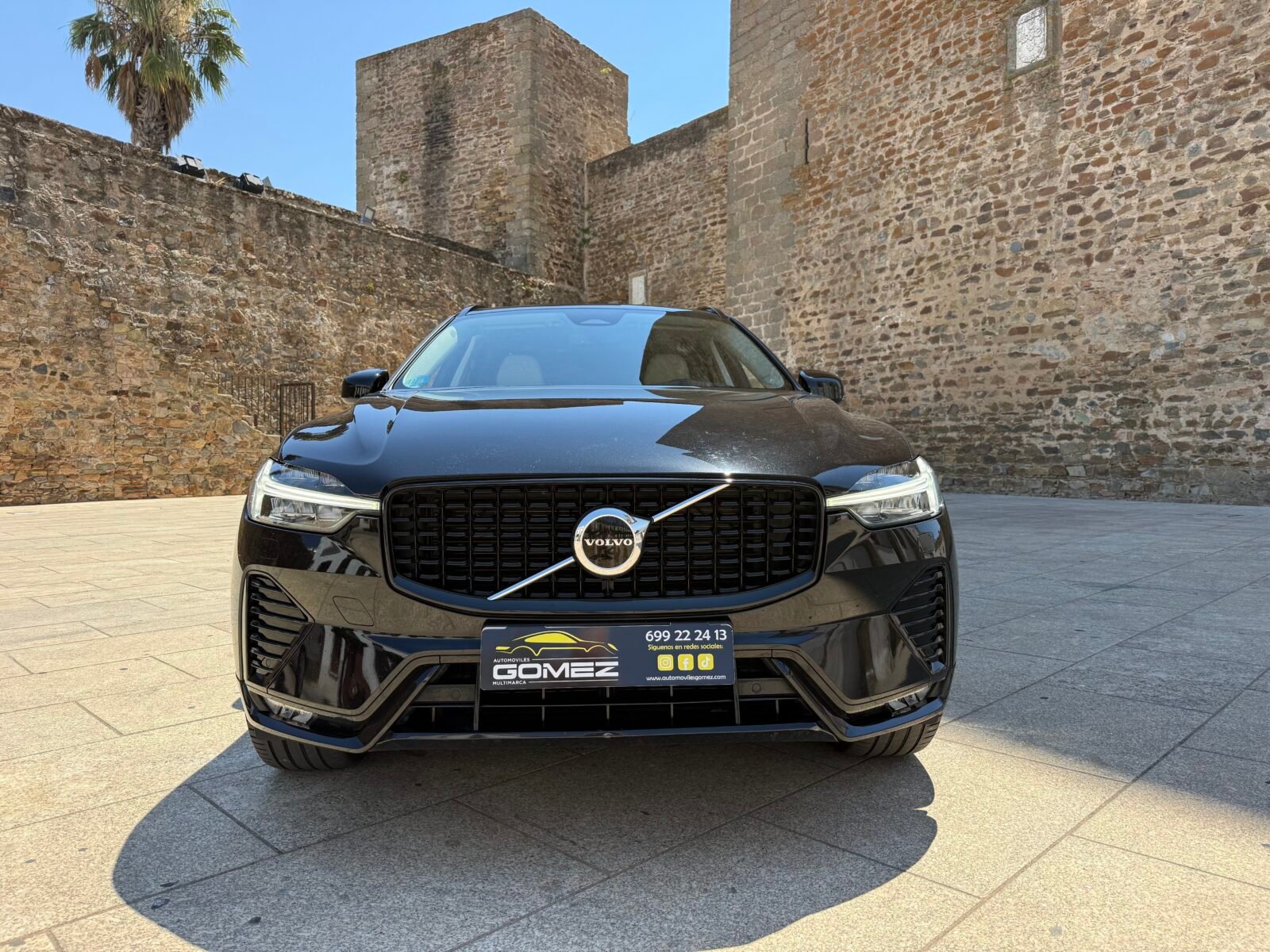 VOLVO XC60 2.0 B4 D Plus Dark Auto 197 CV
