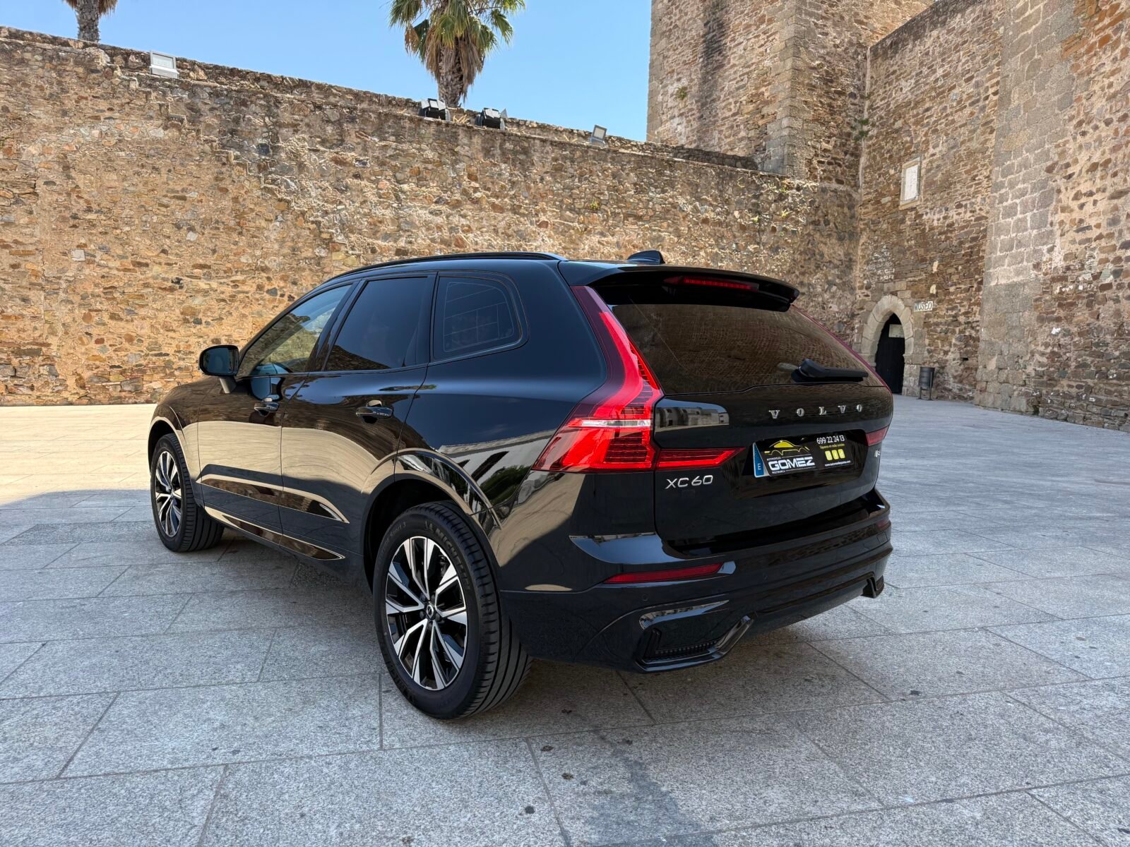 VOLVO XC60 2.0 B4 D Plus Dark Auto 197 CV