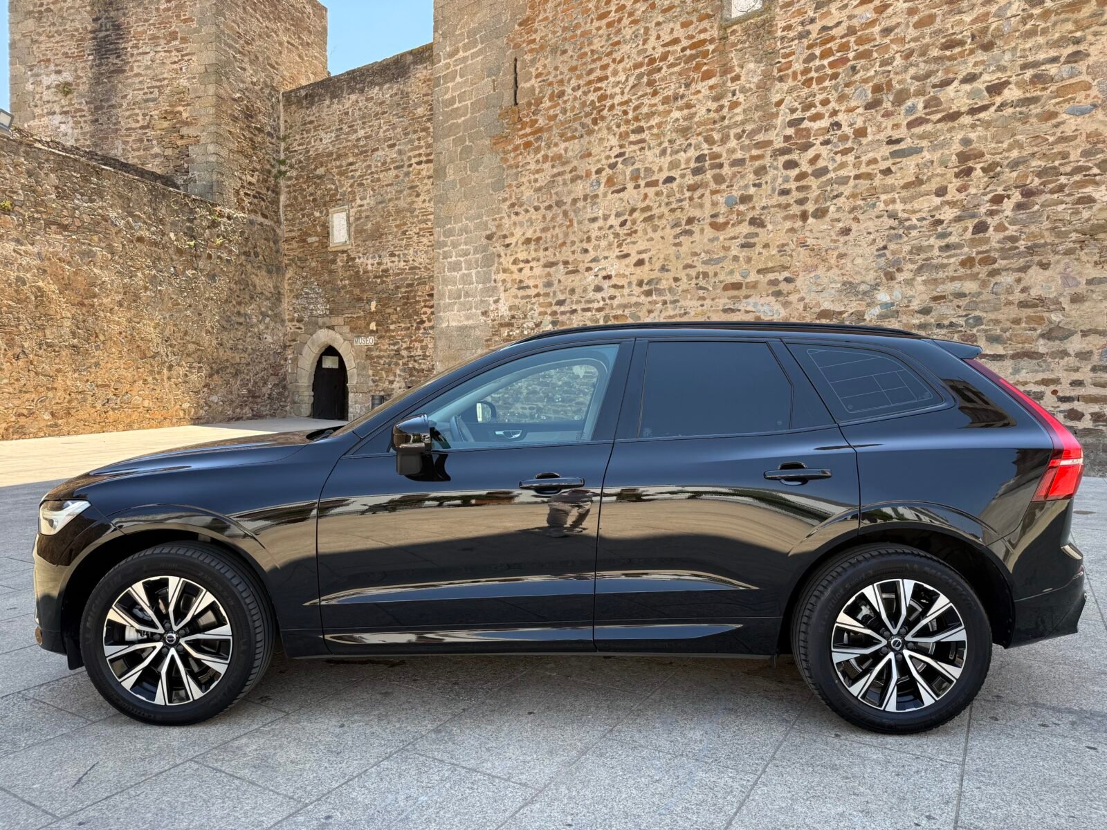 VOLVO XC60 2.0 B4 D Plus Dark Auto 197 CV
