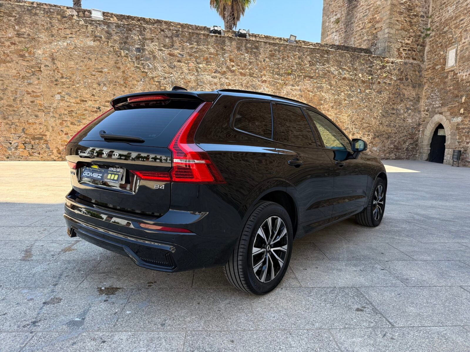 VOLVO XC60 2.0 B4 D Plus Dark Auto 197 CV