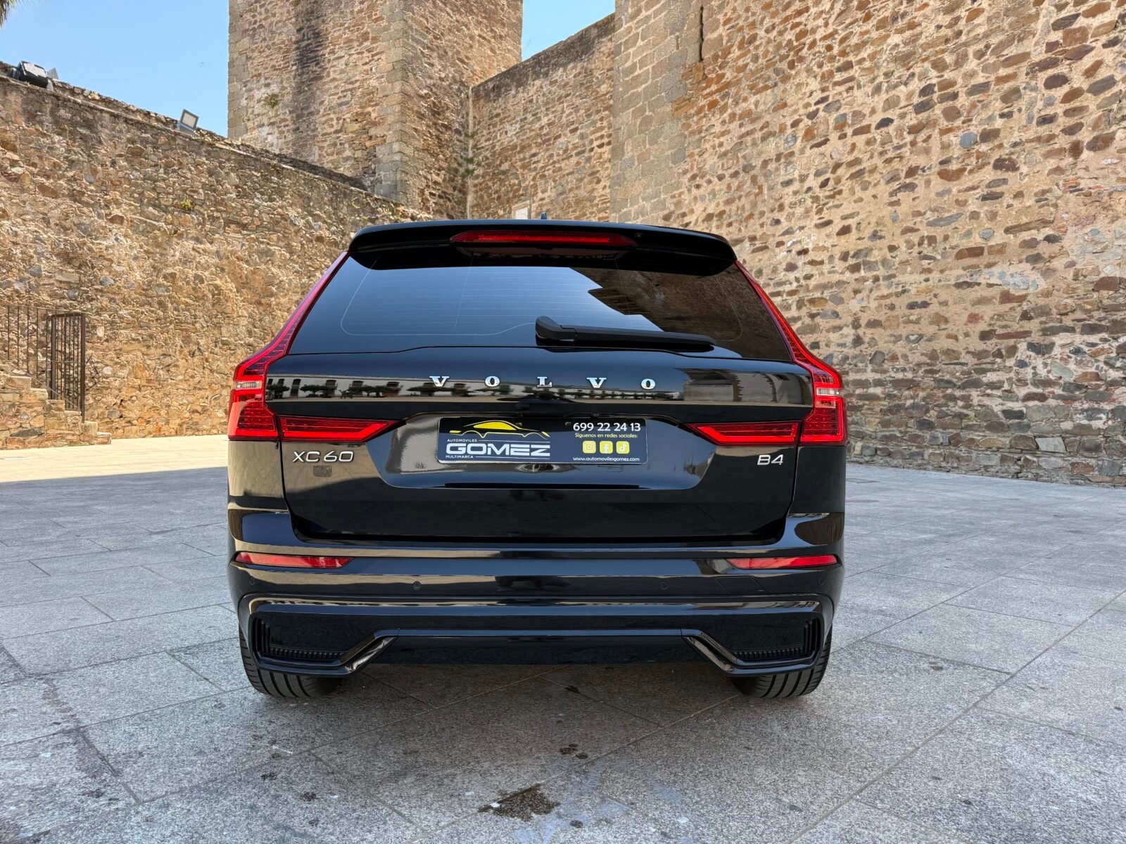 VOLVO XC60 2.0 B4 D Plus Dark Auto 197 CV