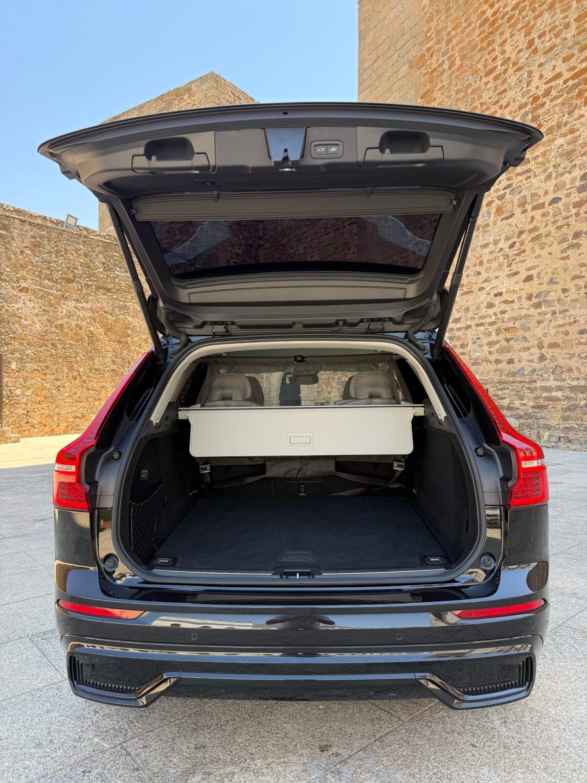 VOLVO XC60 2.0 B4 D Plus Dark Auto 197 CV
