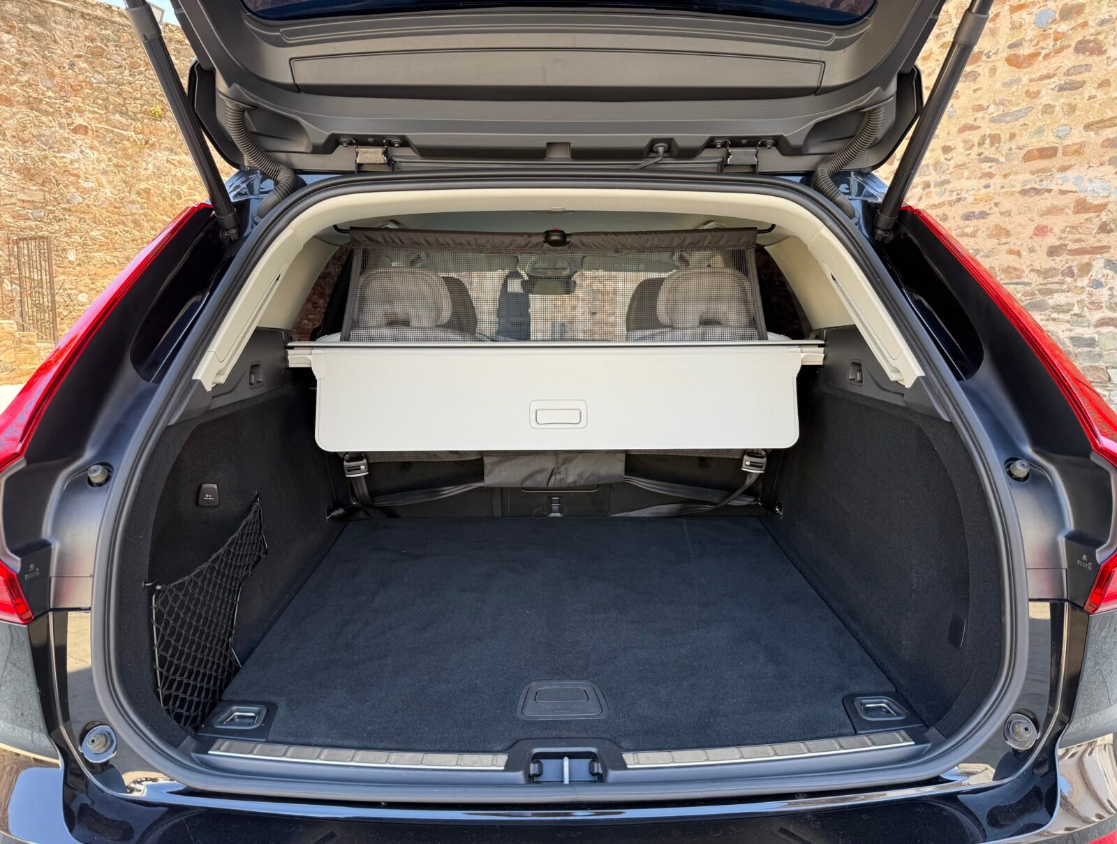 VOLVO XC60 2.0 B4 D Plus Dark Auto 197 CV