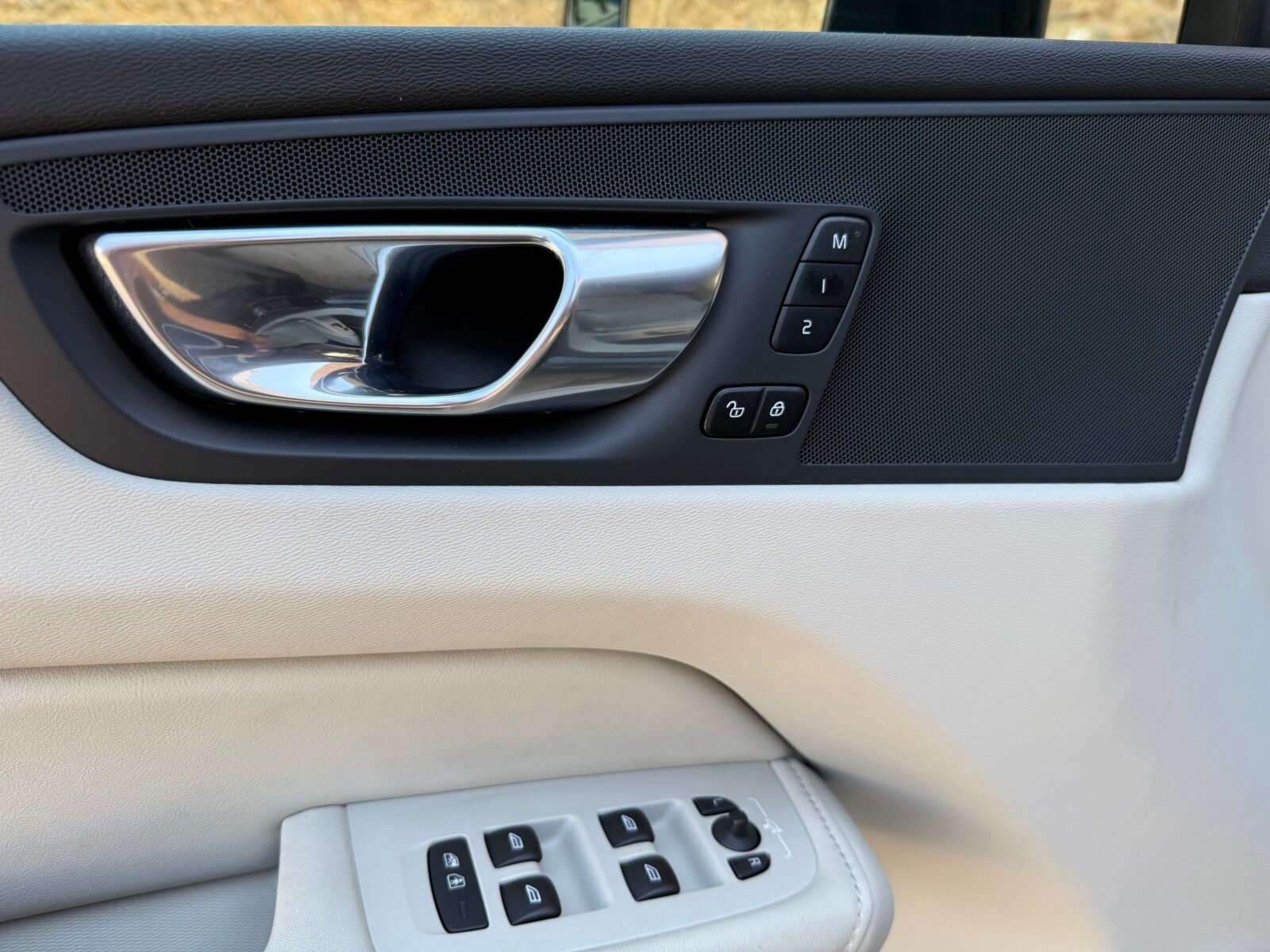 VOLVO XC60 2.0 B4 D Plus Dark Auto 197 CV
