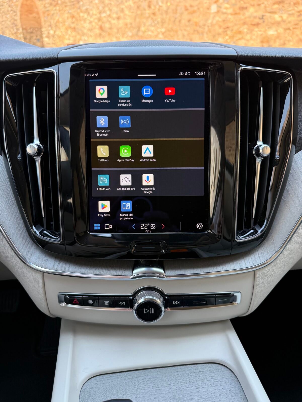 VOLVO XC60 2.0 B4 D Plus Dark Auto 197 CV