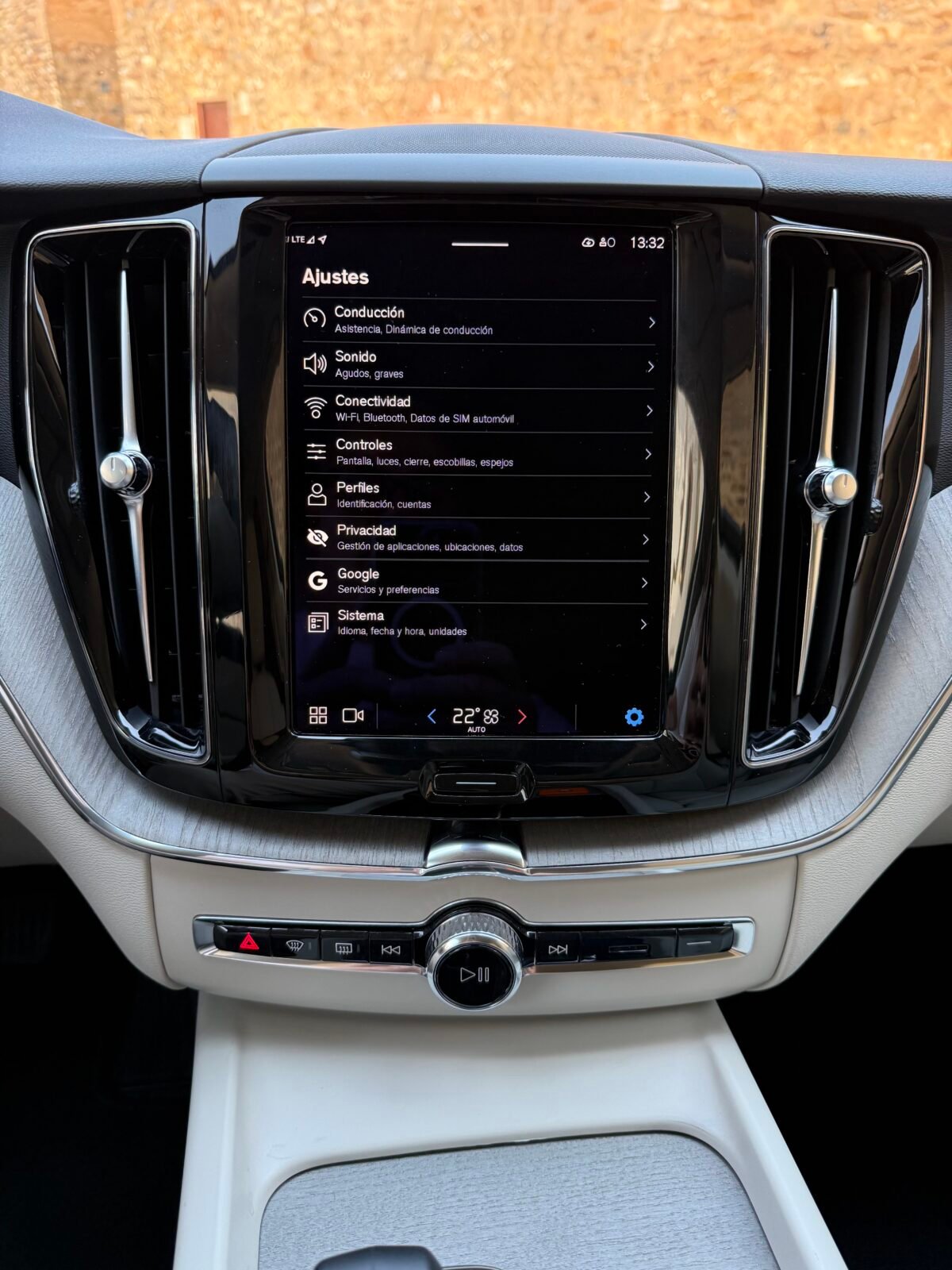VOLVO XC60 2.0 B4 D Plus Dark Auto 197 CV