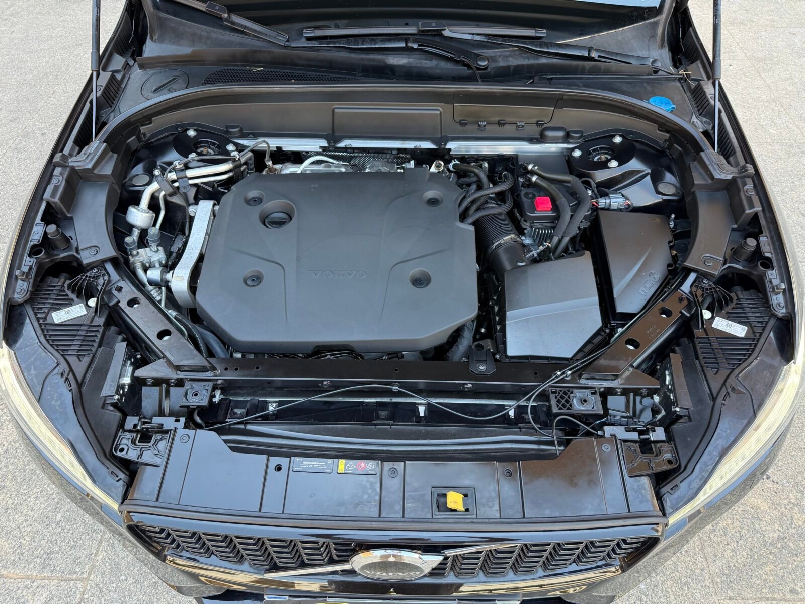 VOLVO XC60 2.0 B4 D Plus Dark Auto 197 CV