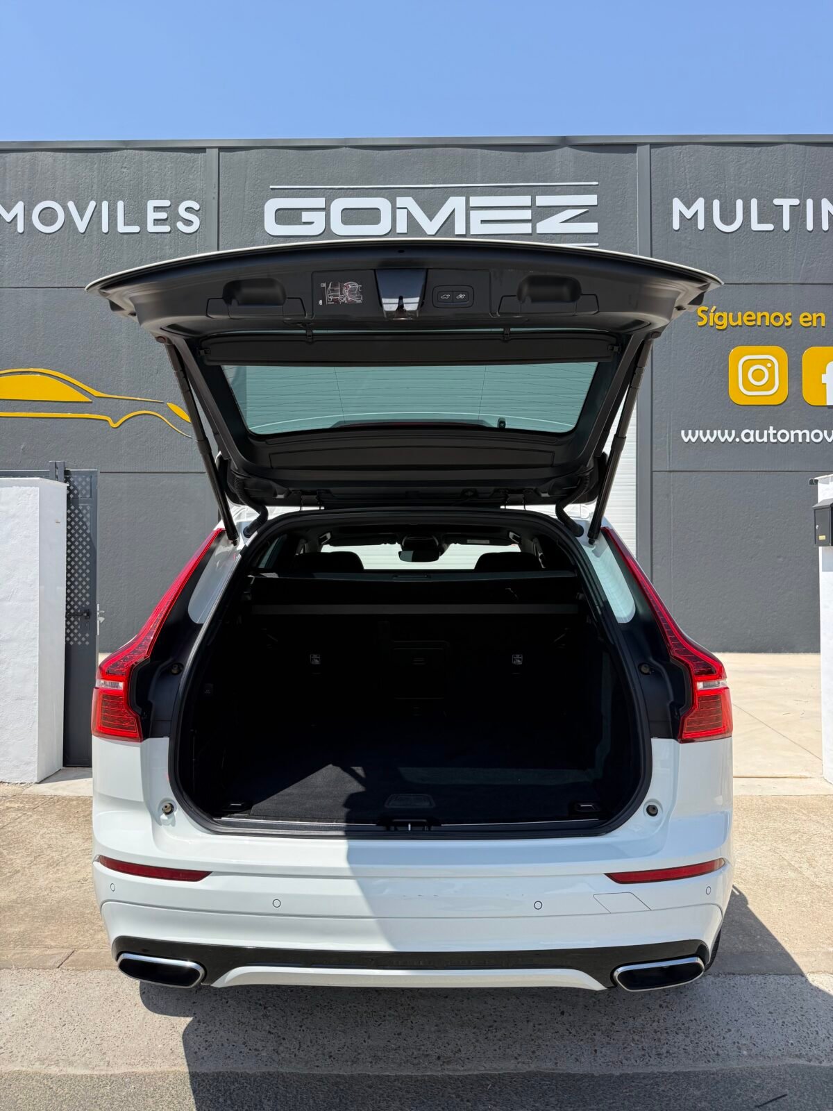 VOLVO XC60 2.0 B4 D R-Design Auto 197 CV