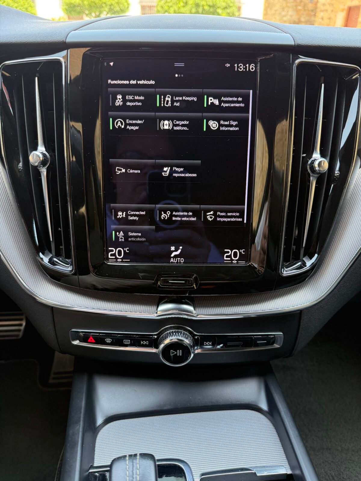 VOLVO XC60 2.0 B4 D R-Design Auto 197 CV