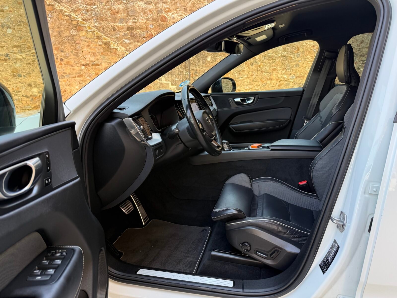 VOLVO XC60 2.0 B4 D R-Design Auto 197 CV