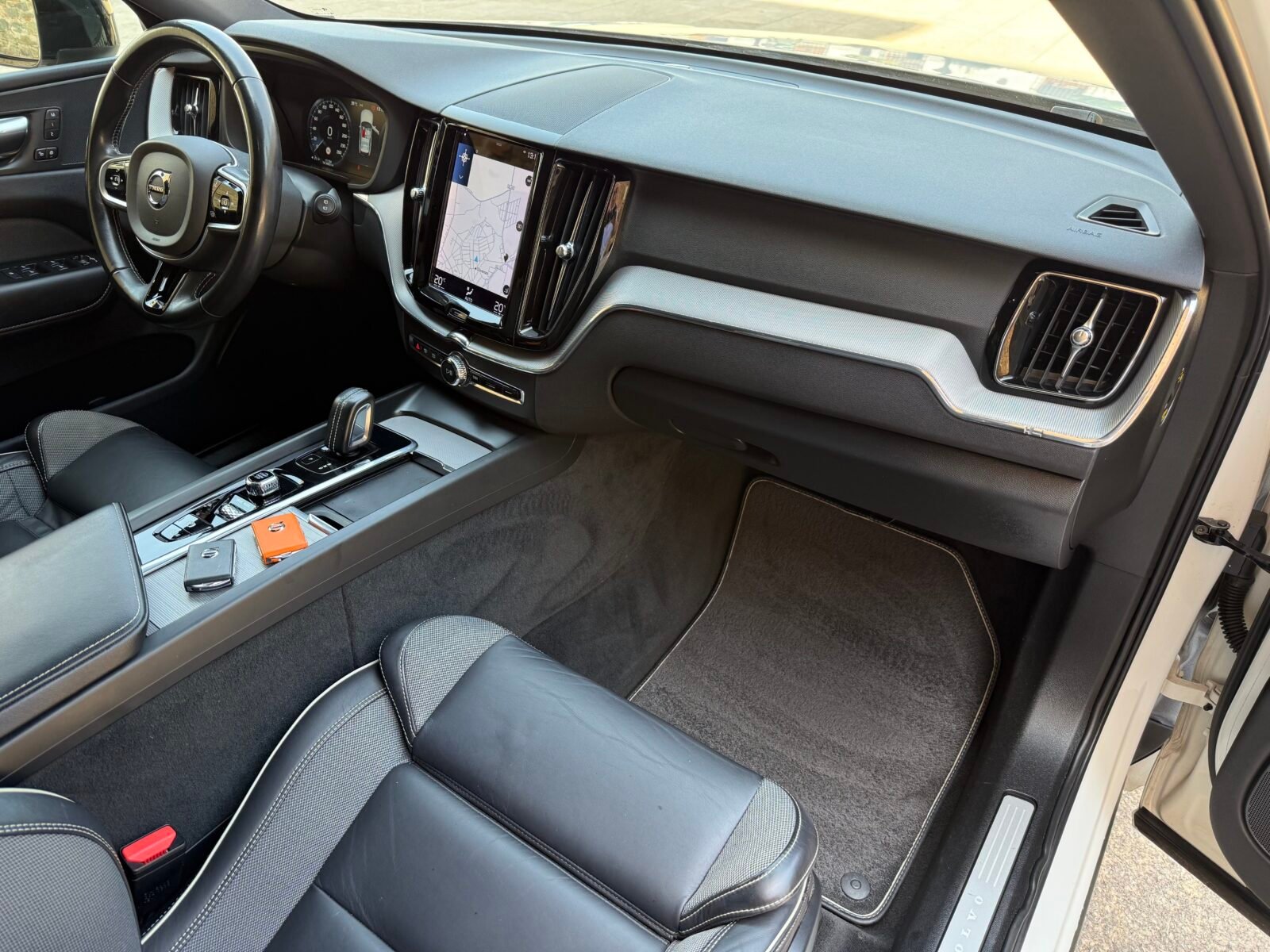 VOLVO XC60 2.0 B4 D R-Design Auto 197 CV