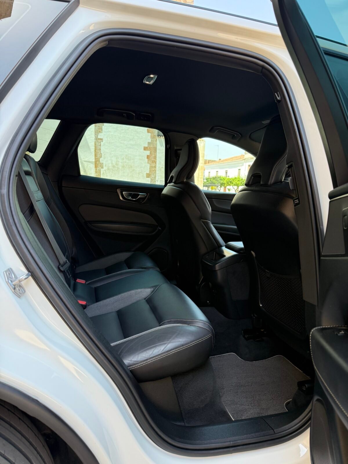 VOLVO XC60 2.0 B4 D R-Design Auto 197 CV