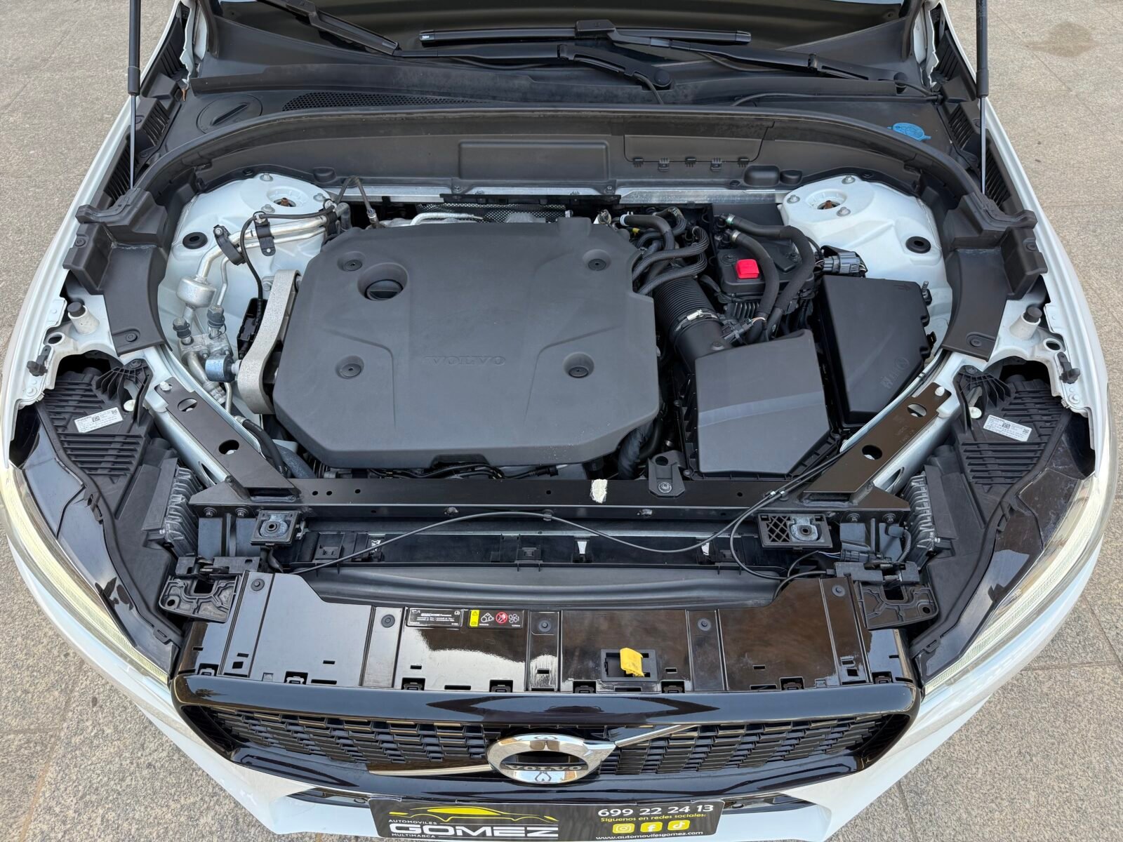 VOLVO XC60 2.0 B4 D R-Design Auto 197 CV