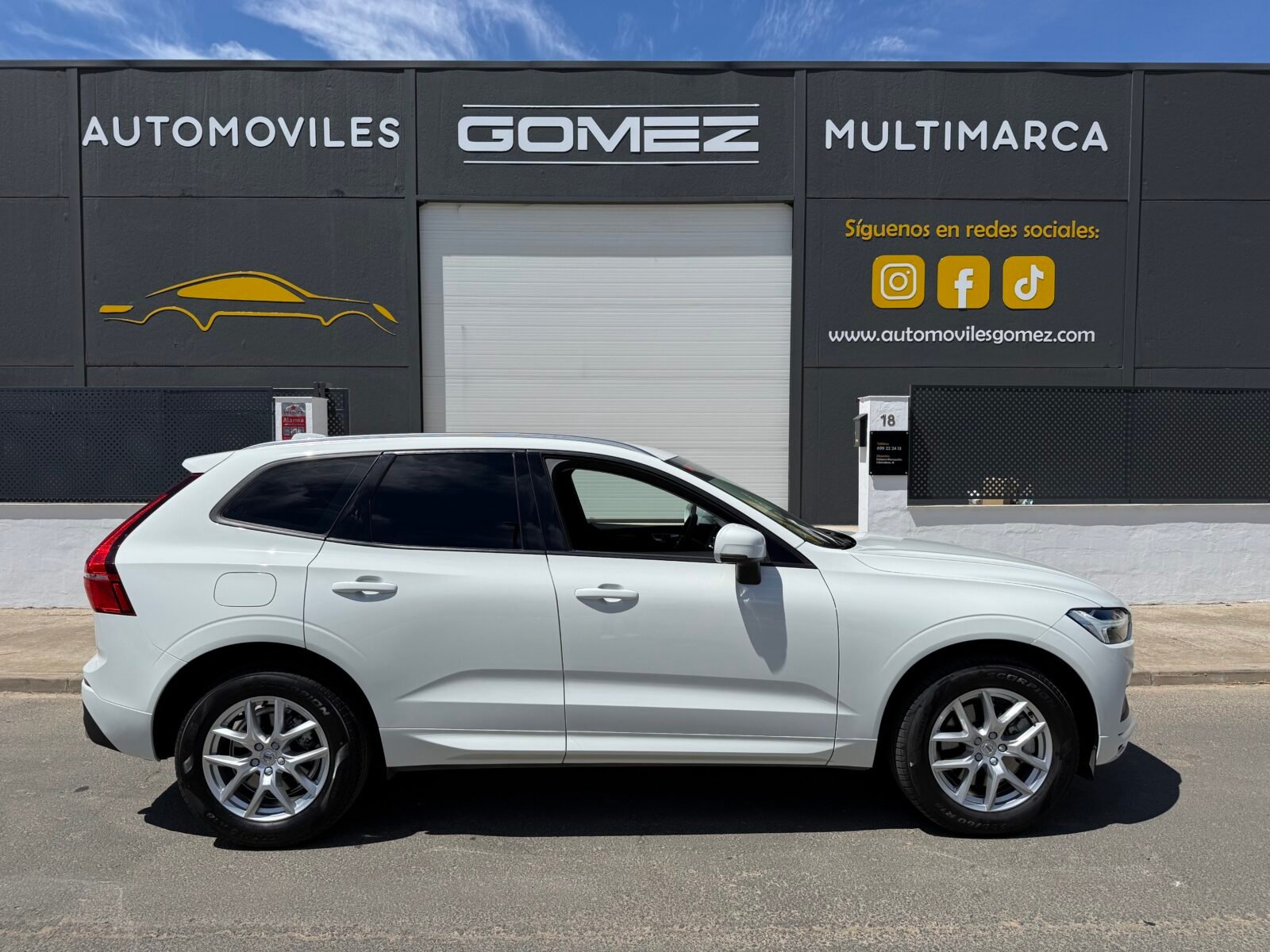 VOLVO XC60 2.0 B4 D Momentum Auto 197 CV 