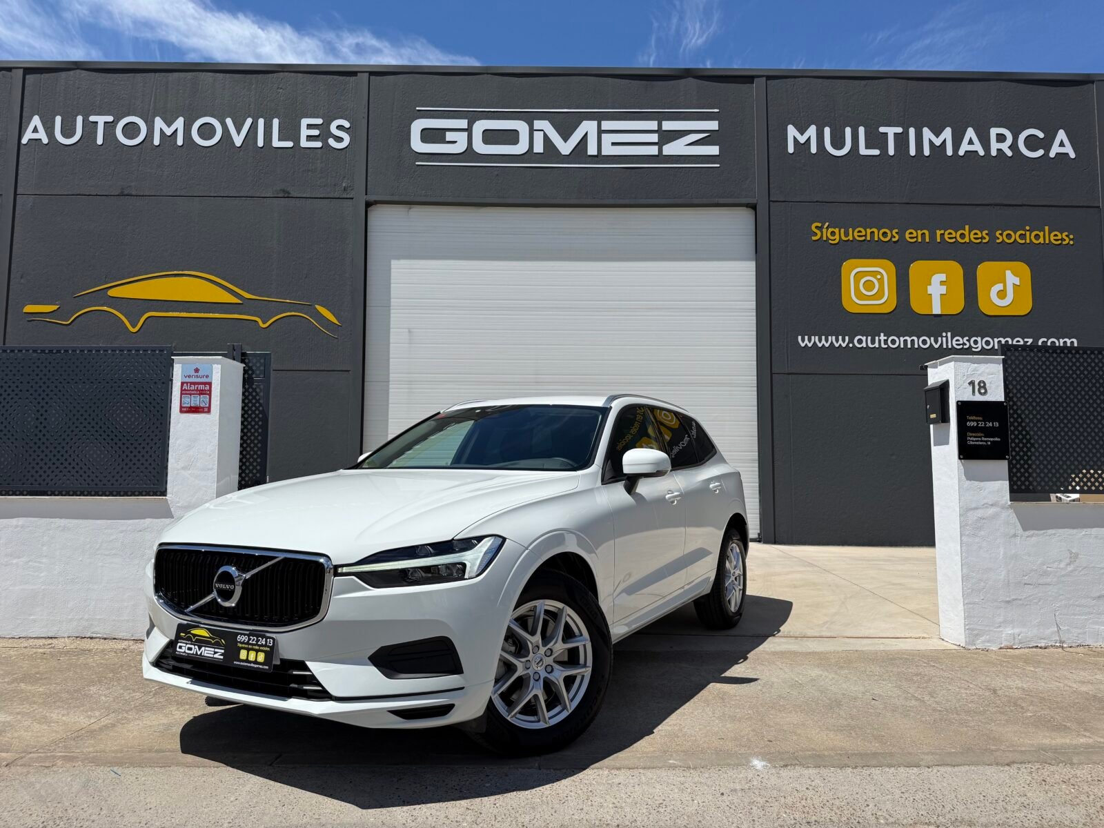 VOLVO XC60 2.0 B4 D Momentum Auto 197 CV 