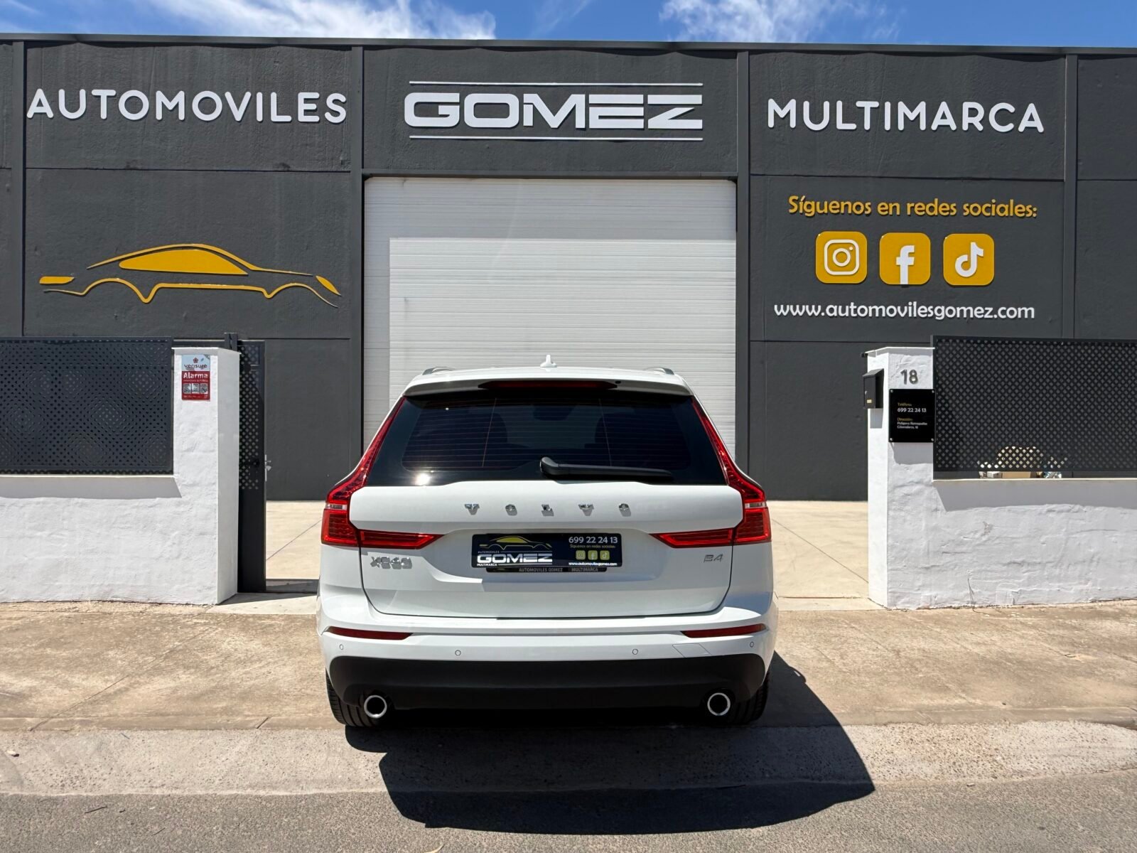 VOLVO XC60 2.0 B4 D Momentum Auto 197 CV 