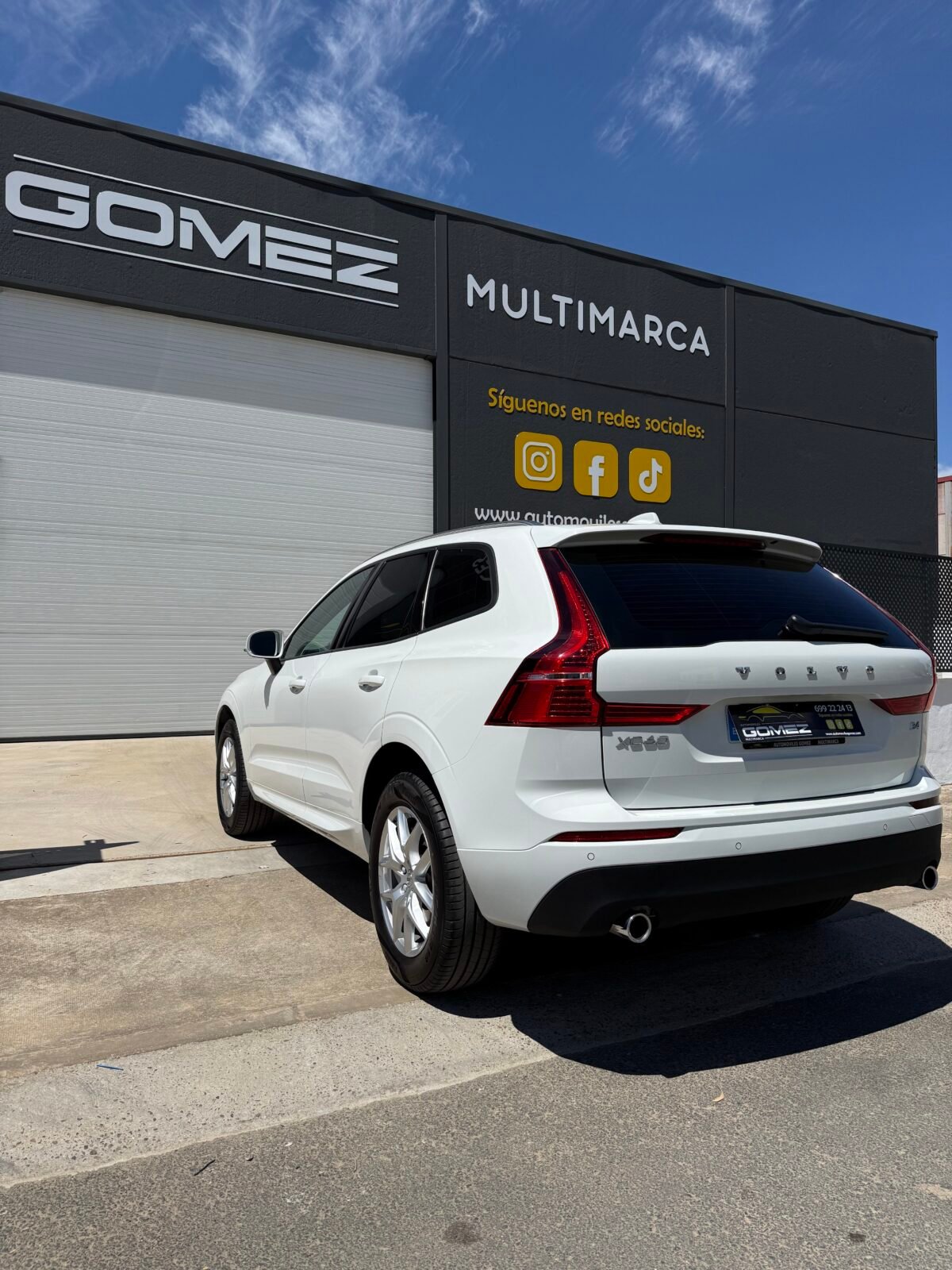 VOLVO XC60 2.0 B4 D Momentum Auto 197 CV 