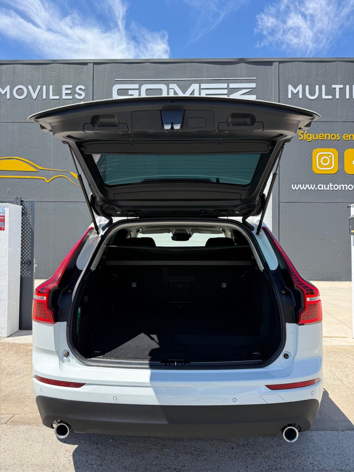 VOLVO XC60 2.0 B4 D Momentum Auto 197 CV 