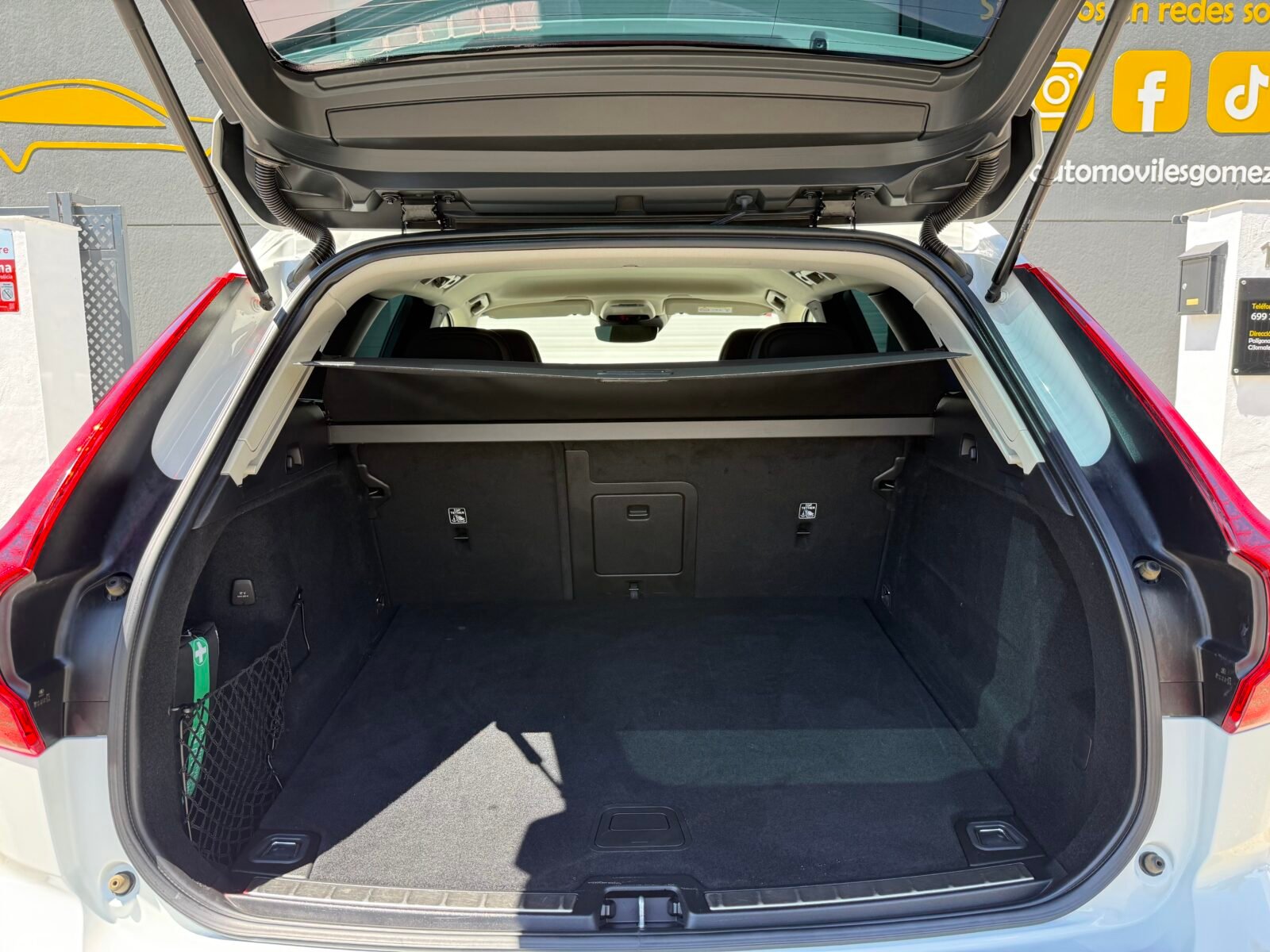 VOLVO XC60 2.0 B4 D Momentum Auto 197 CV 