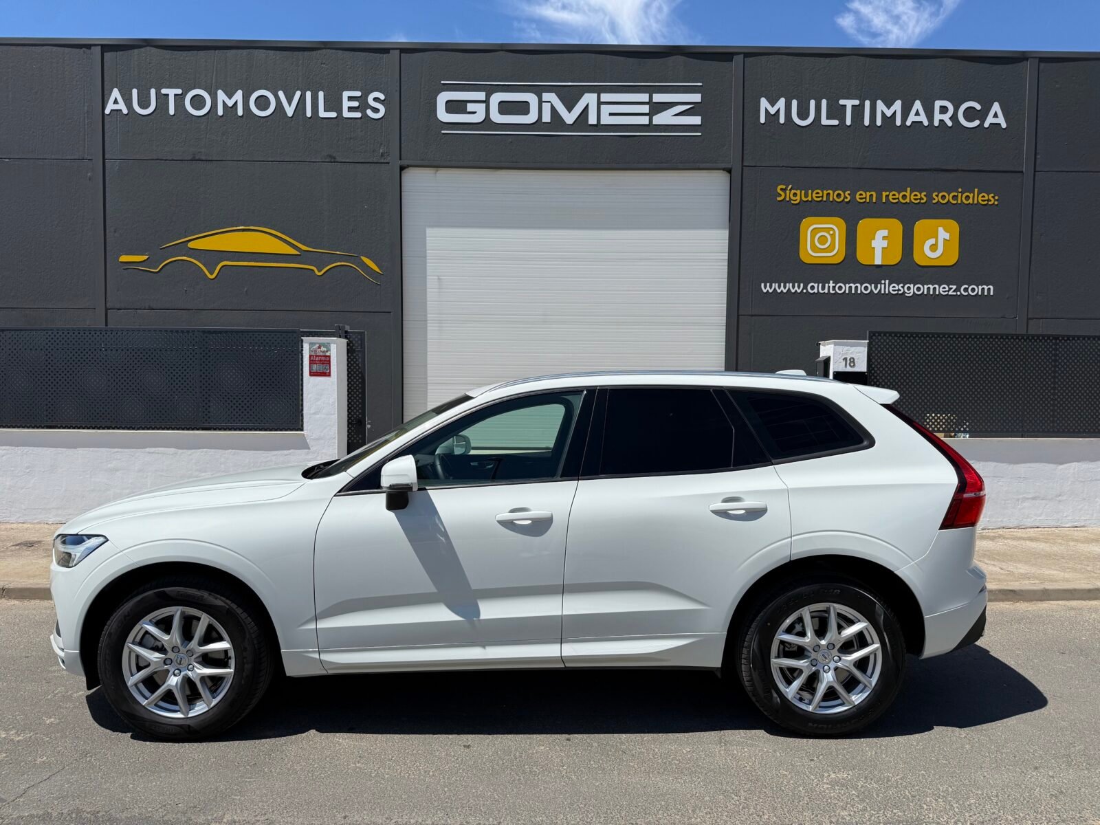 VOLVO XC60 2.0 B4 D Momentum Auto 197 CV 