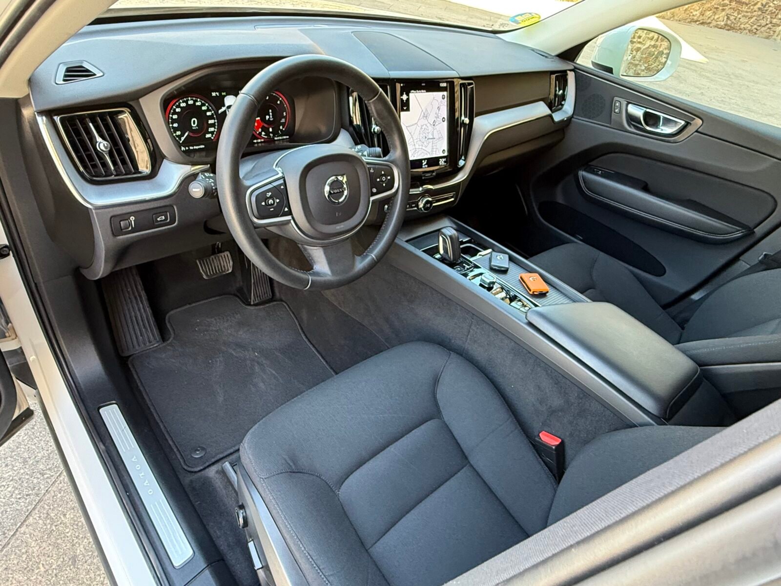 VOLVO XC60 2.0 B4 D Momentum Auto 197 CV 