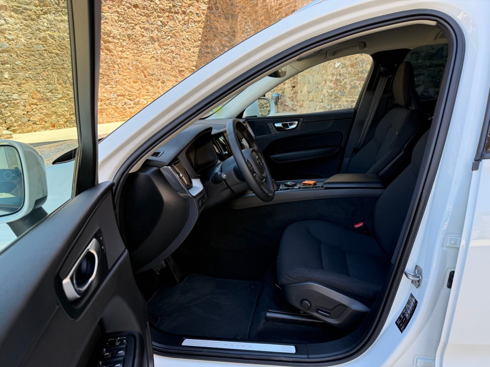 VOLVO XC60 2.0 B4 D Momentum Auto 197 CV 