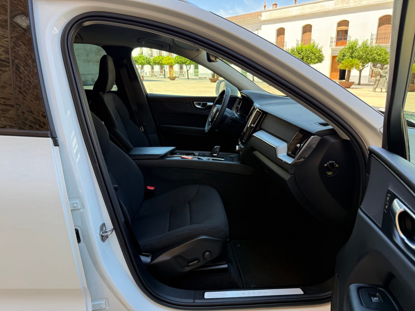 VOLVO XC60 2.0 B4 D Momentum Auto 197 CV 
